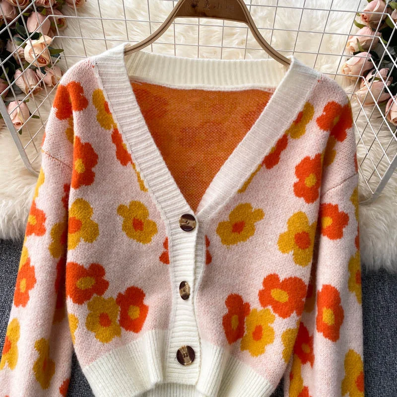 Autumn, fresh, fashionable, spaghettis strap top, cardigan sweater, two suits 1395 Welt Pockets Slit Pockets Flap Pockets Autumn, fresh, fashionable, spaghettis strap top, cardigan sweater, two suits 1395 Welt Pockets Slit Pockets Flap Pockets