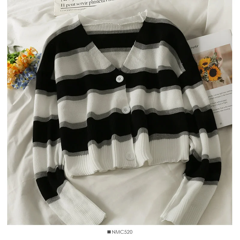 Korean stripe three button low neck thin cardigan long sleeve 1793 Tailored Straight A-Line Korean stripe three button low neck thin cardigan long sleeve 1793 Tailored Straight A-Line
