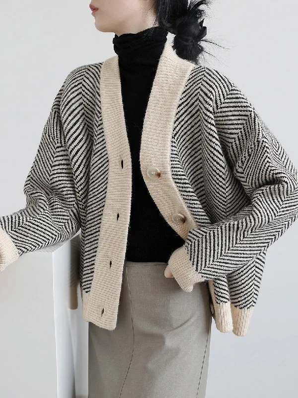 Vintage cardigans, striped slouches, baggy coats, chunky sweaters 1437 Satin Blend Silk Blend Wool Blend Vintage cardigans, striped slouches, baggy coats, chunky sweaters 1437 Satin Blend Silk Blend Wool Blend